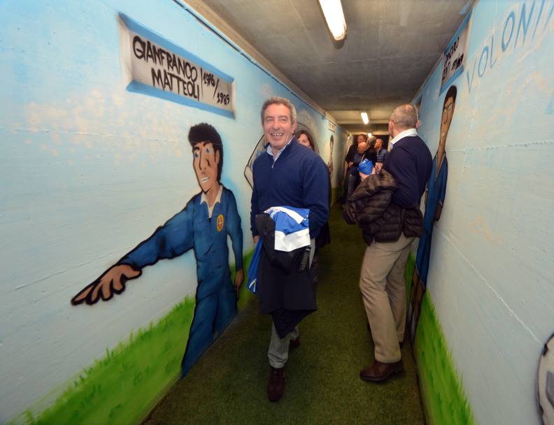 Gianfranco Matteoli accanto alla dedica ai suoi trascorsi nel tunnel del Como calcio dove fu scoperto da Favini. Cusa